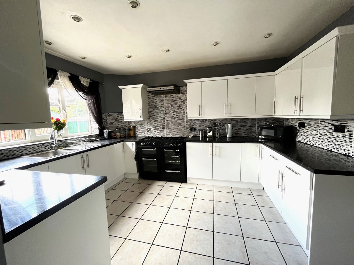 8 Snydale Avenue Normanton WF6 1SS image 1