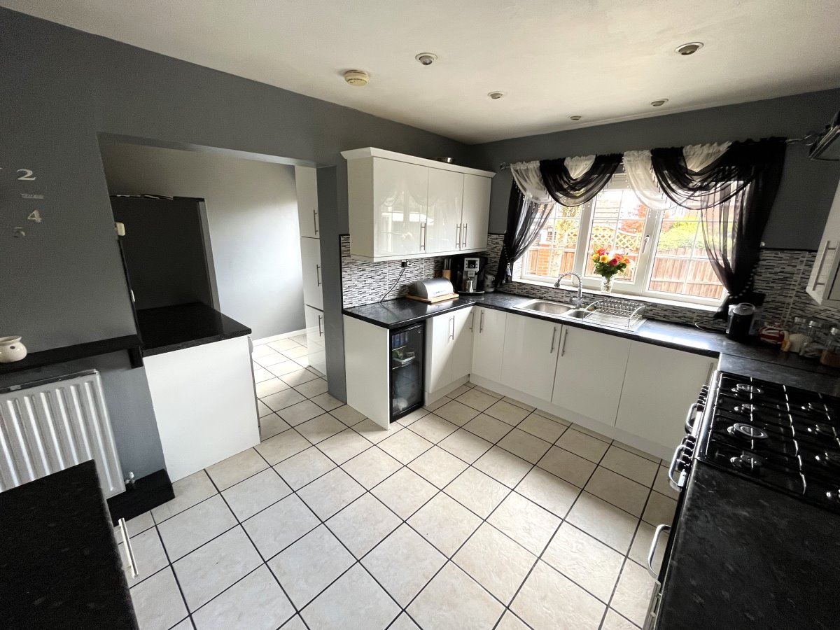 8 Snydale Avenue Normanton WF6 1SS image 2