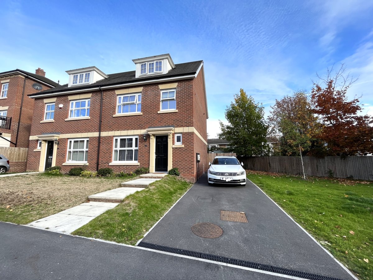 2 Hepworth Gardens Wakefield  WF1 3FH image 0