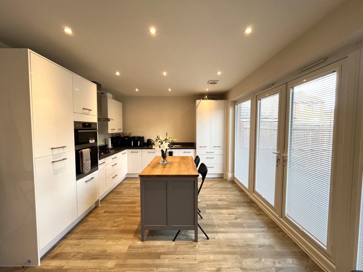 2 Hepworth Gardens Wakefield  WF1 3FH image 1