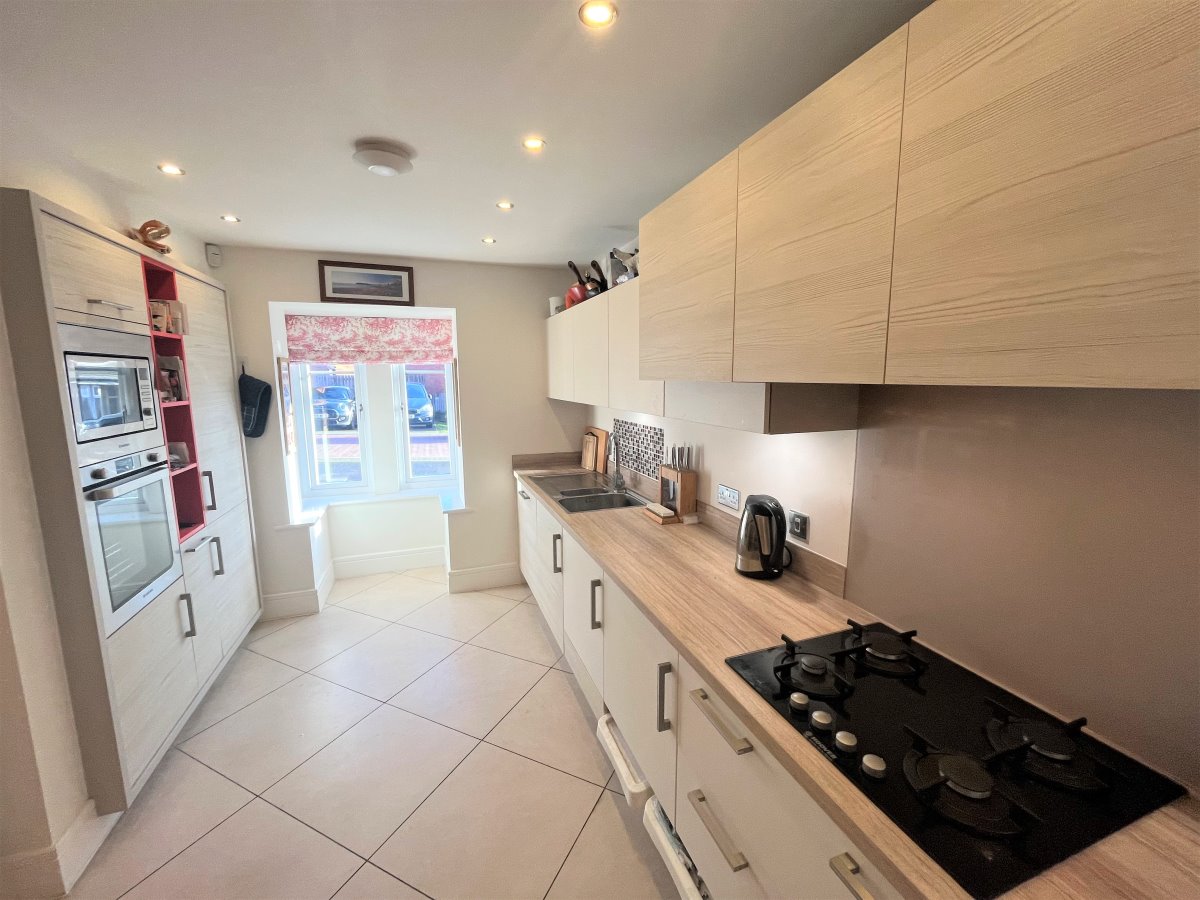 28 Harrison Close Wakefield  WF1 3FE image 2