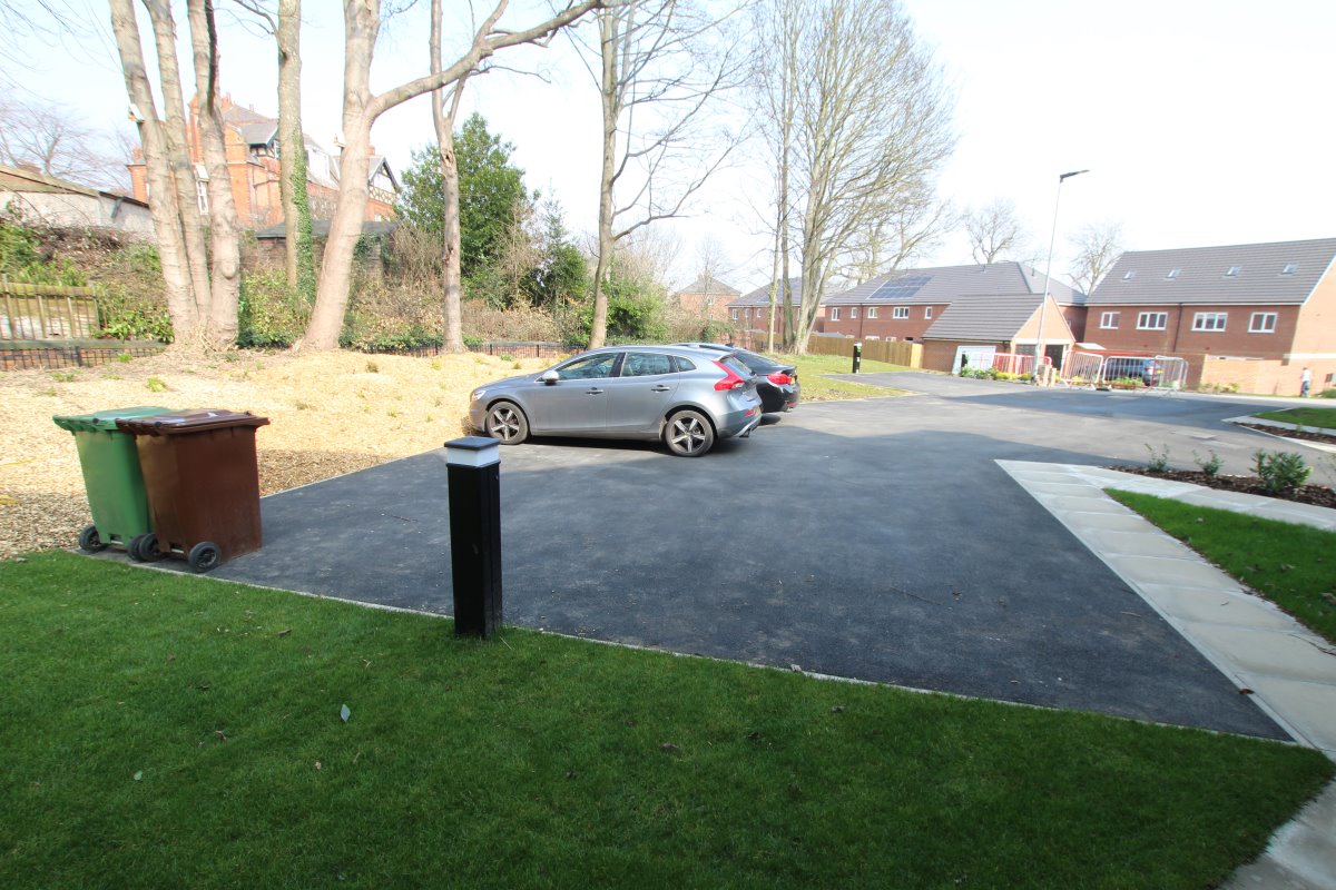 Room 1, 5 Cartwright Drive Wakefield  WF1 3FG image 12