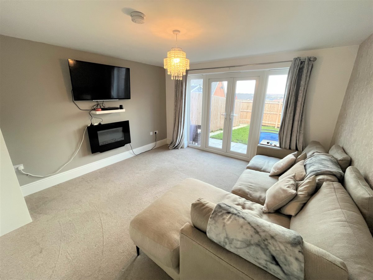 35 Blackwell Crescent Wakefield  WF1 4FZ image 1