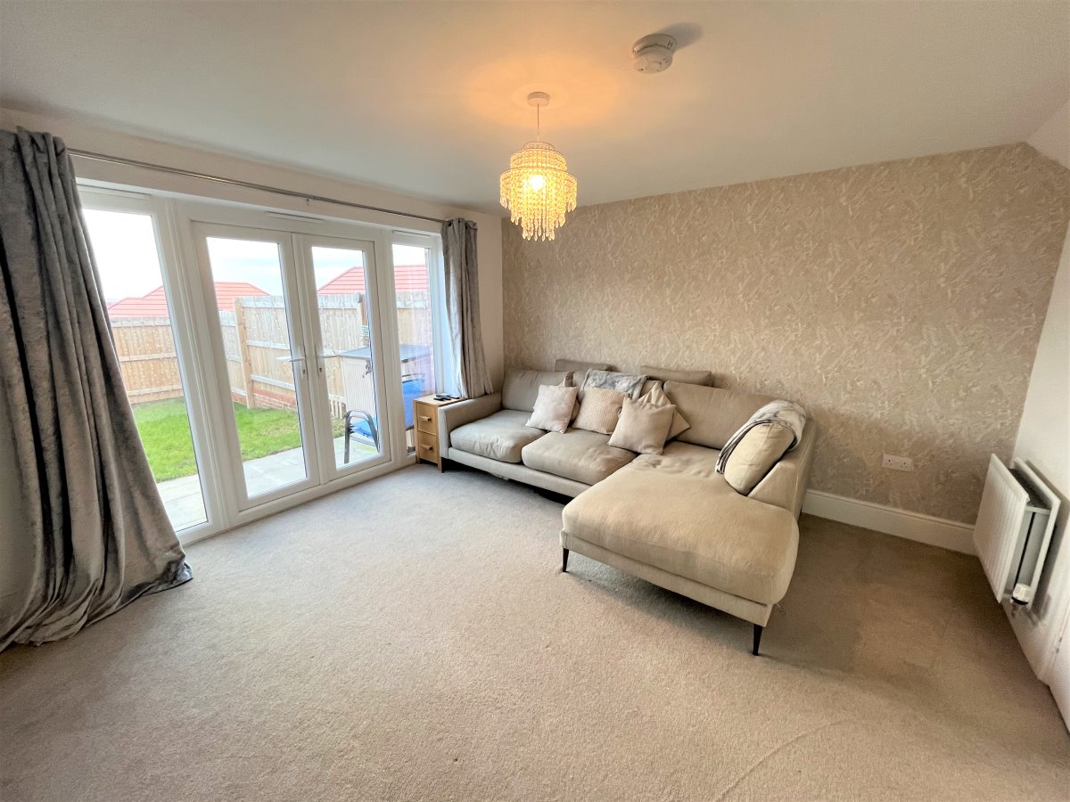 35 Blackwell Crescent Wakefield  WF1 4FZ image 2