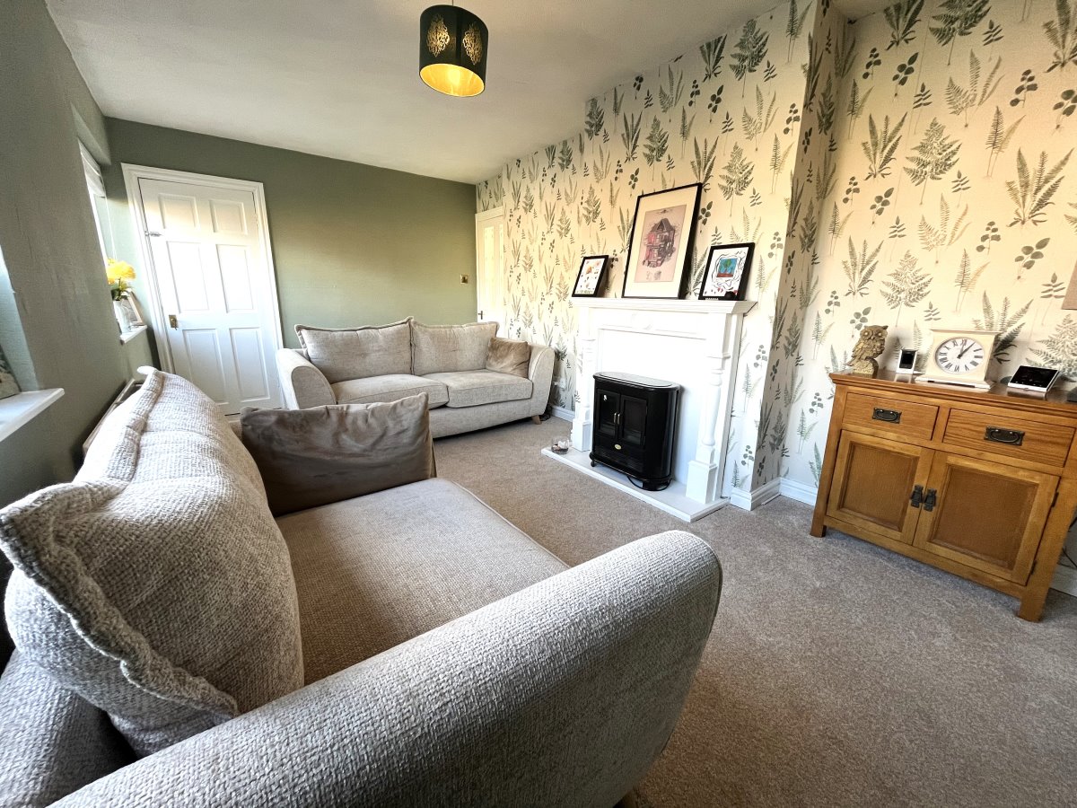 37 Queens Drive Wrenthorpe Wakefield WF2 0PY image 2