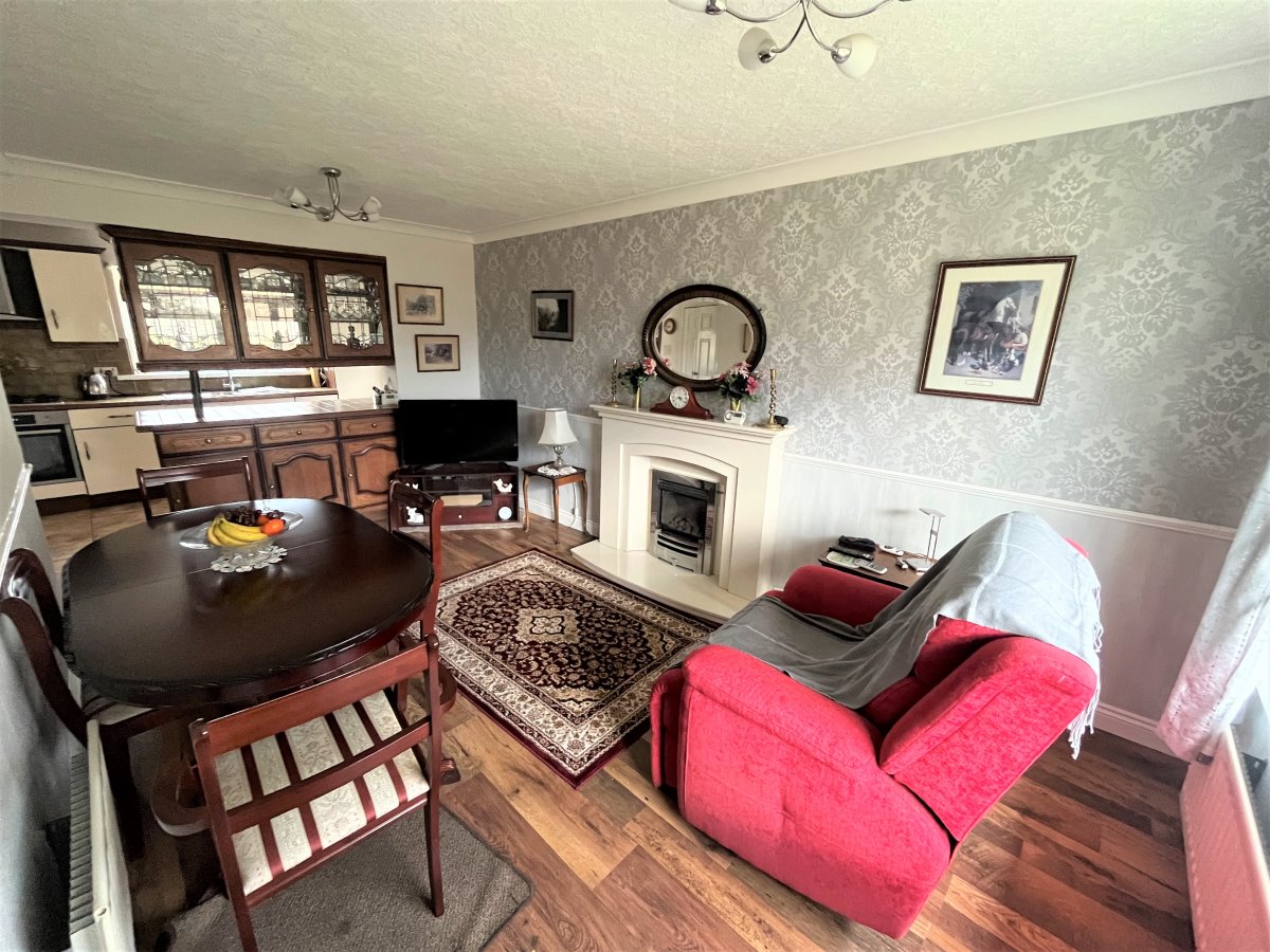 11 Haggs Hill Road Ossett  WF5 0NS image 1