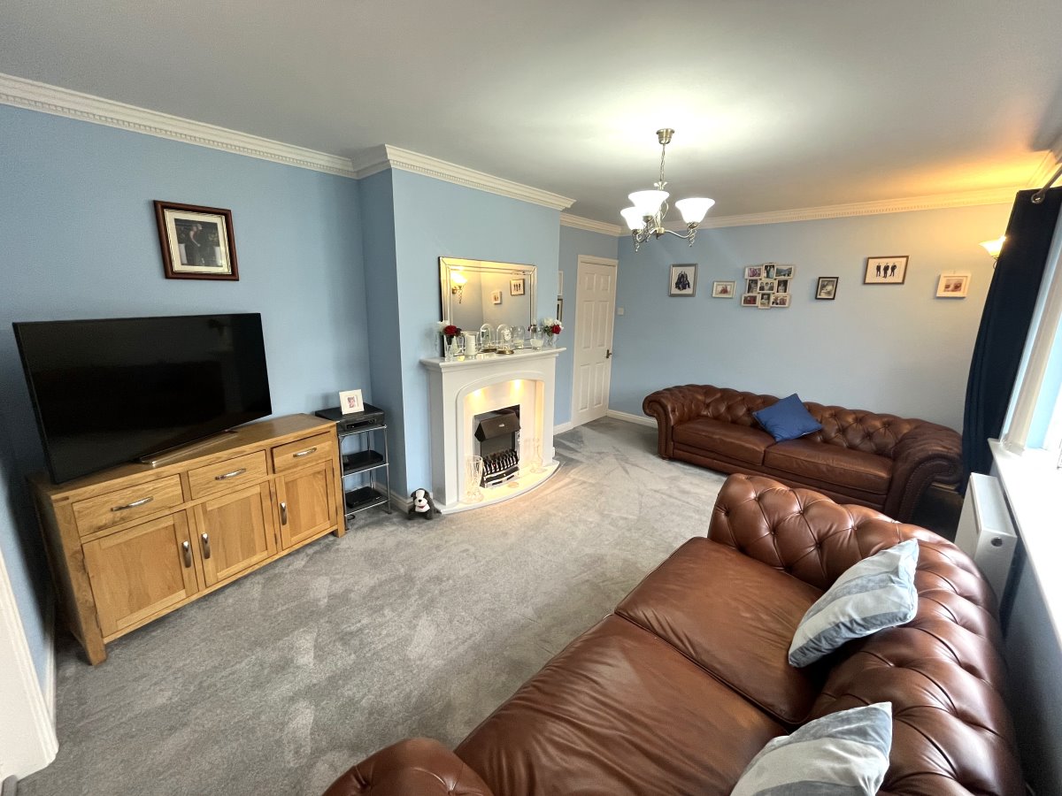 28 Roger Drive Wakefield WF2 7NE image 1