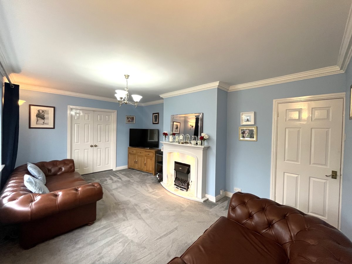 28 Roger Drive Wakefield WF2 7NE image 2