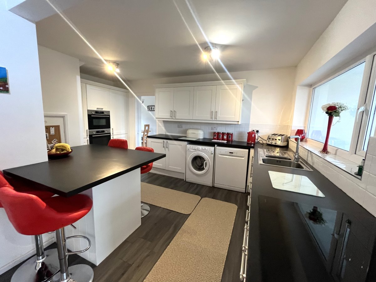 28 Roger Drive Wakefield  WF2 7NE image 3