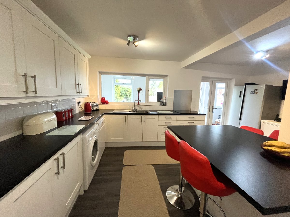 28 Roger Drive Wakefield  WF2 7NE image 4