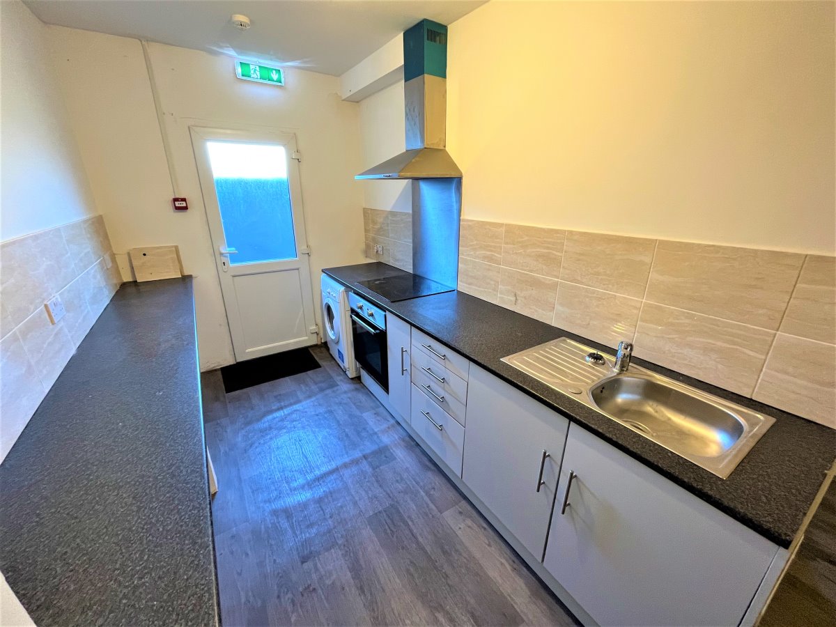 Flat 1, 1 Avondale Street Wakefield  WF2 8DP image 1