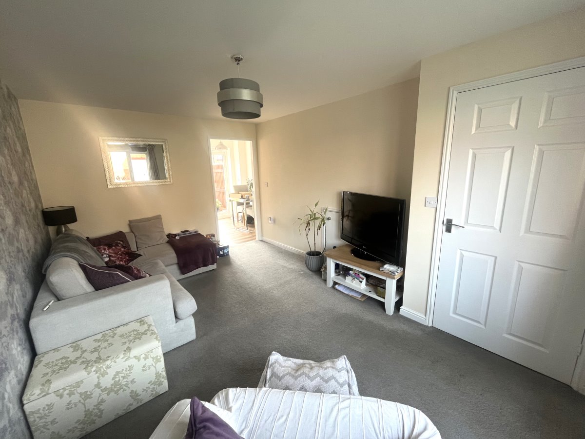 10 Priory Park Close Barnsley South Yorkshire S71 5FU image 2