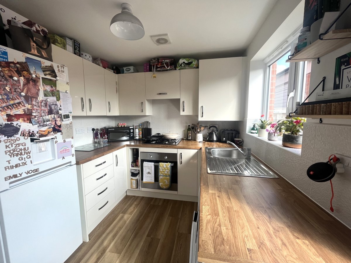 10 Priory Park Close Barnsley South Yorkshire S71 5FU image 3