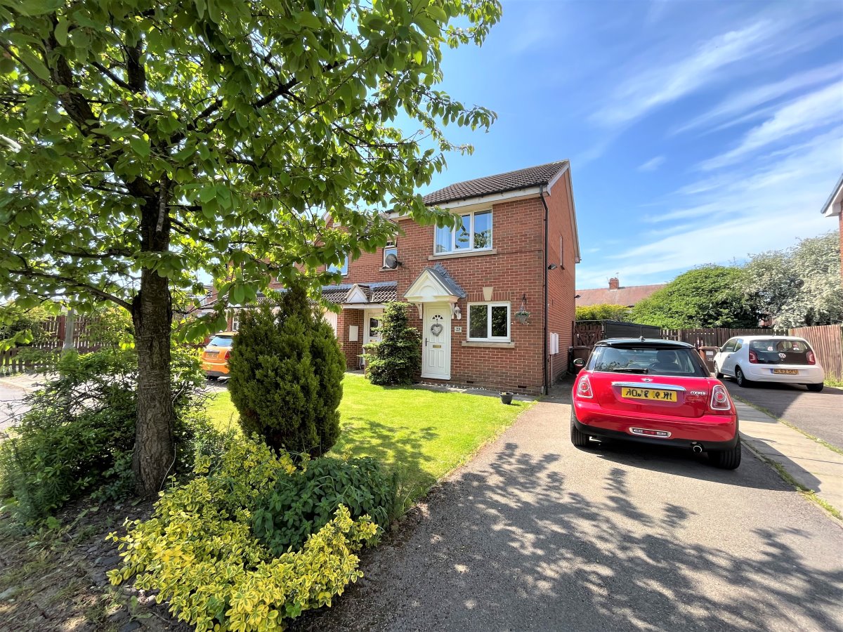23 Holly Mede Ossett  WF5 9TB image 0