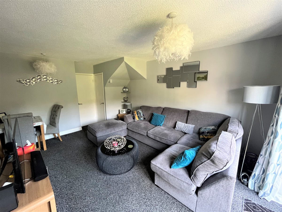 23 Holly Mede Ossett  WF5 9TB image 1