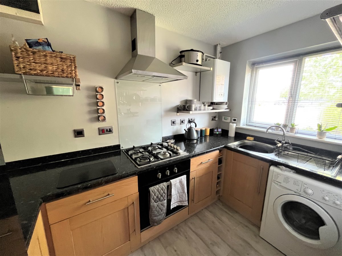 23 Holly Mede Ossett  WF5 9TB image 3