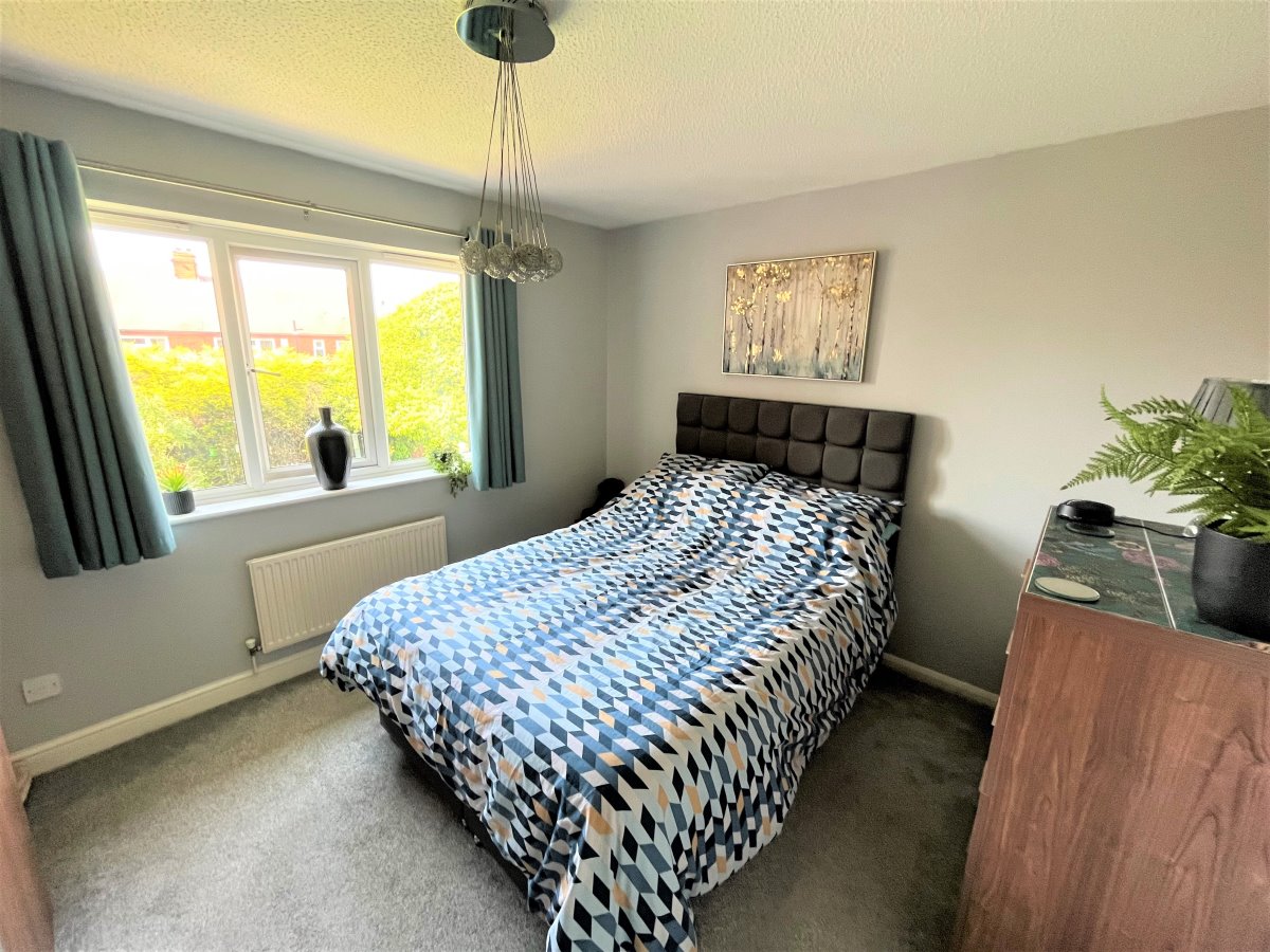 23 Holly Mede Ossett  WF5 9TB image 5
