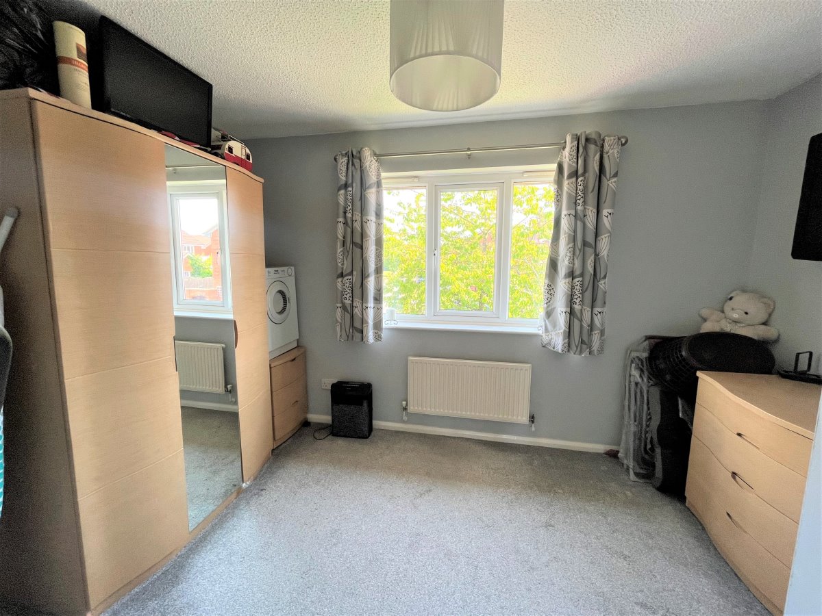 23 Holly Mede Ossett  WF5 9TB image 8
