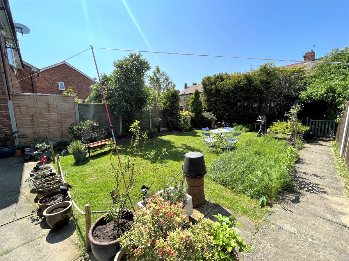 23 Holly Mede Ossett  WF5 9TB image 10