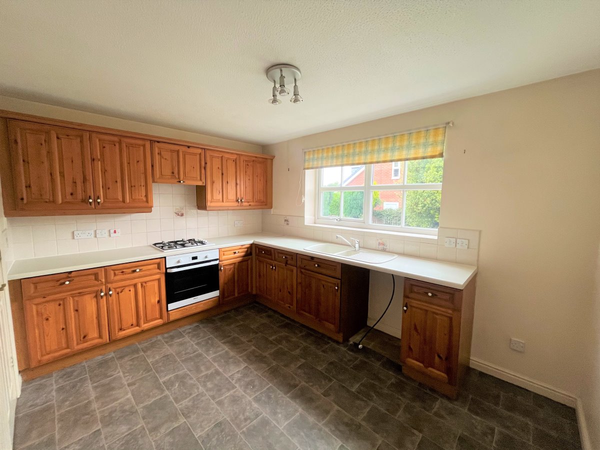 9 Greenside Park New Crofton Wakefield WF4 1JU image 2