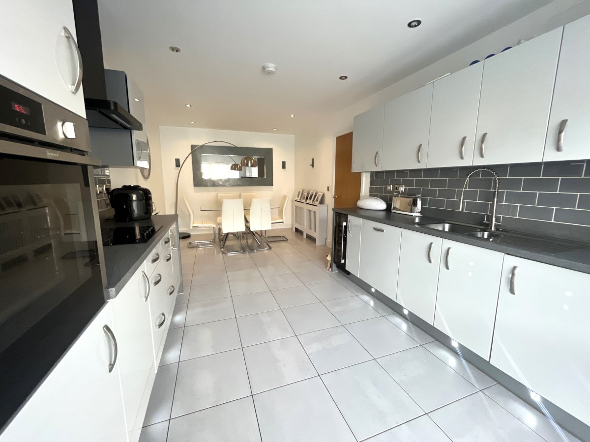 34 Lancaster Avenue Wakefield  WF1 2ZG image 2