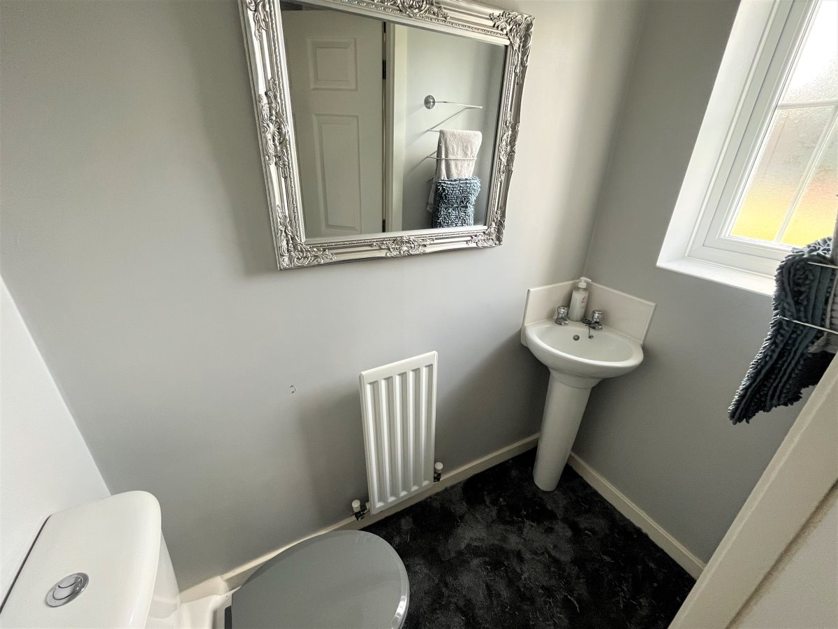 4 Mill Court Castleford  WF10 5FE image 2