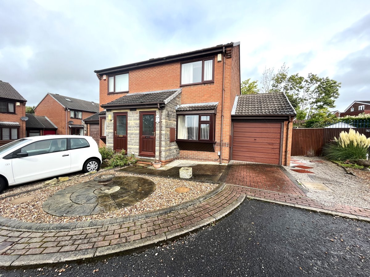 9 Turn O the Nook Ossett  WF5 8HA image 0