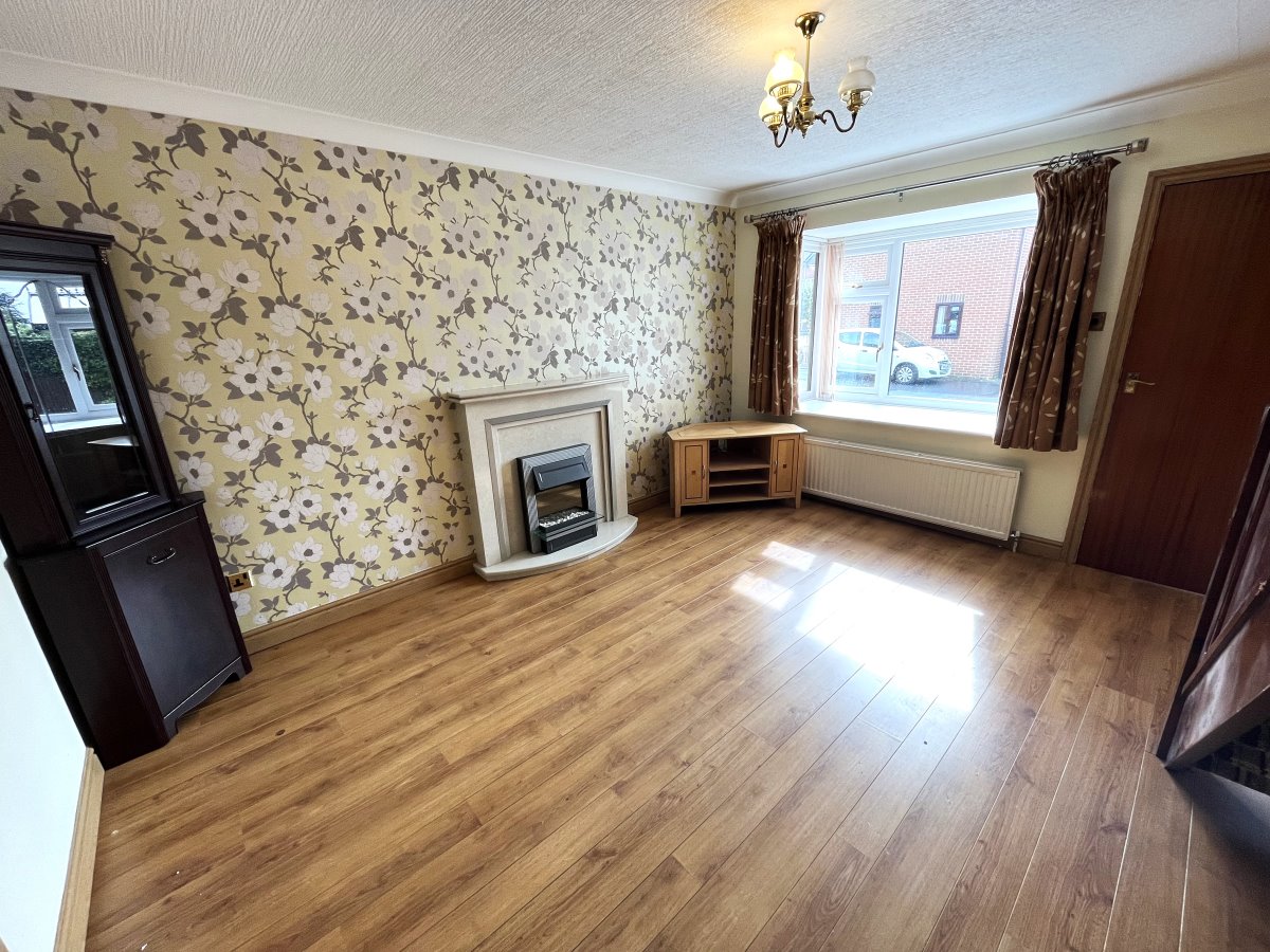 9 Turn O the Nook Ossett  WF5 8HA image 2