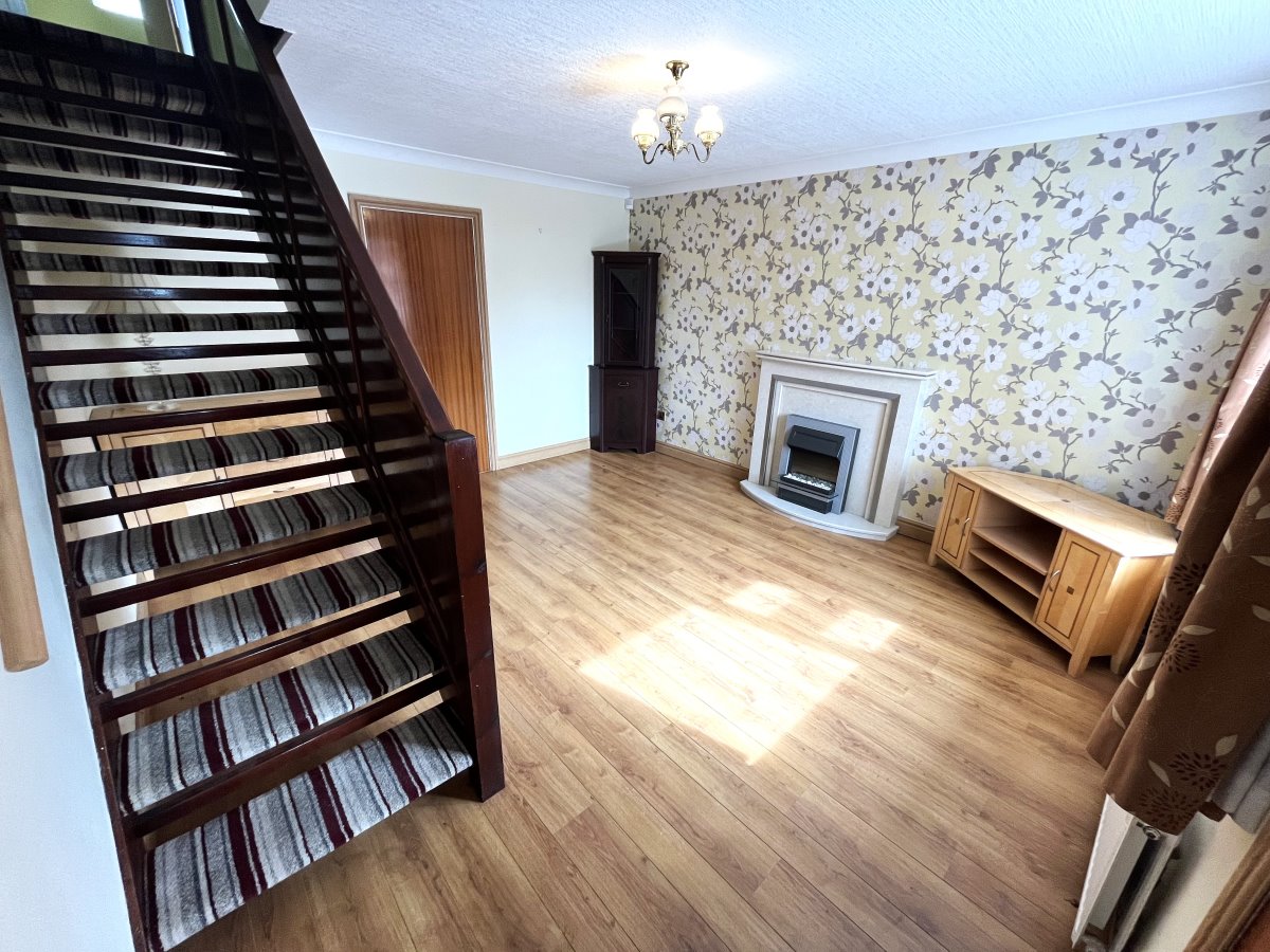 9 Turn O the Nook Ossett  WF5 8HA image 3