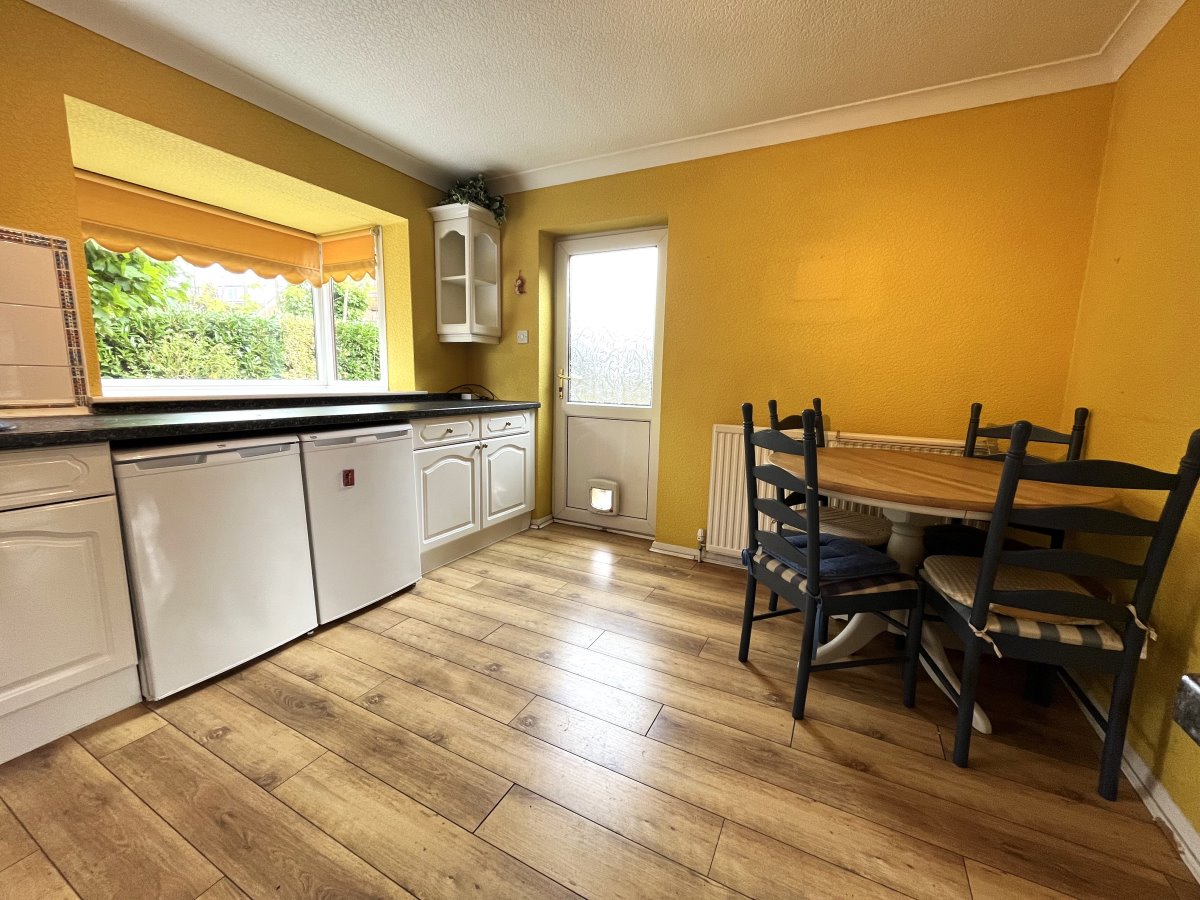 9 Turn O the Nook Ossett  WF5 8HA image 4