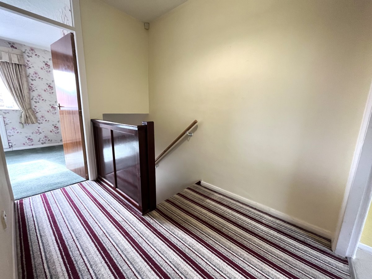 9 Turn O the Nook Ossett  WF5 8HA image 5