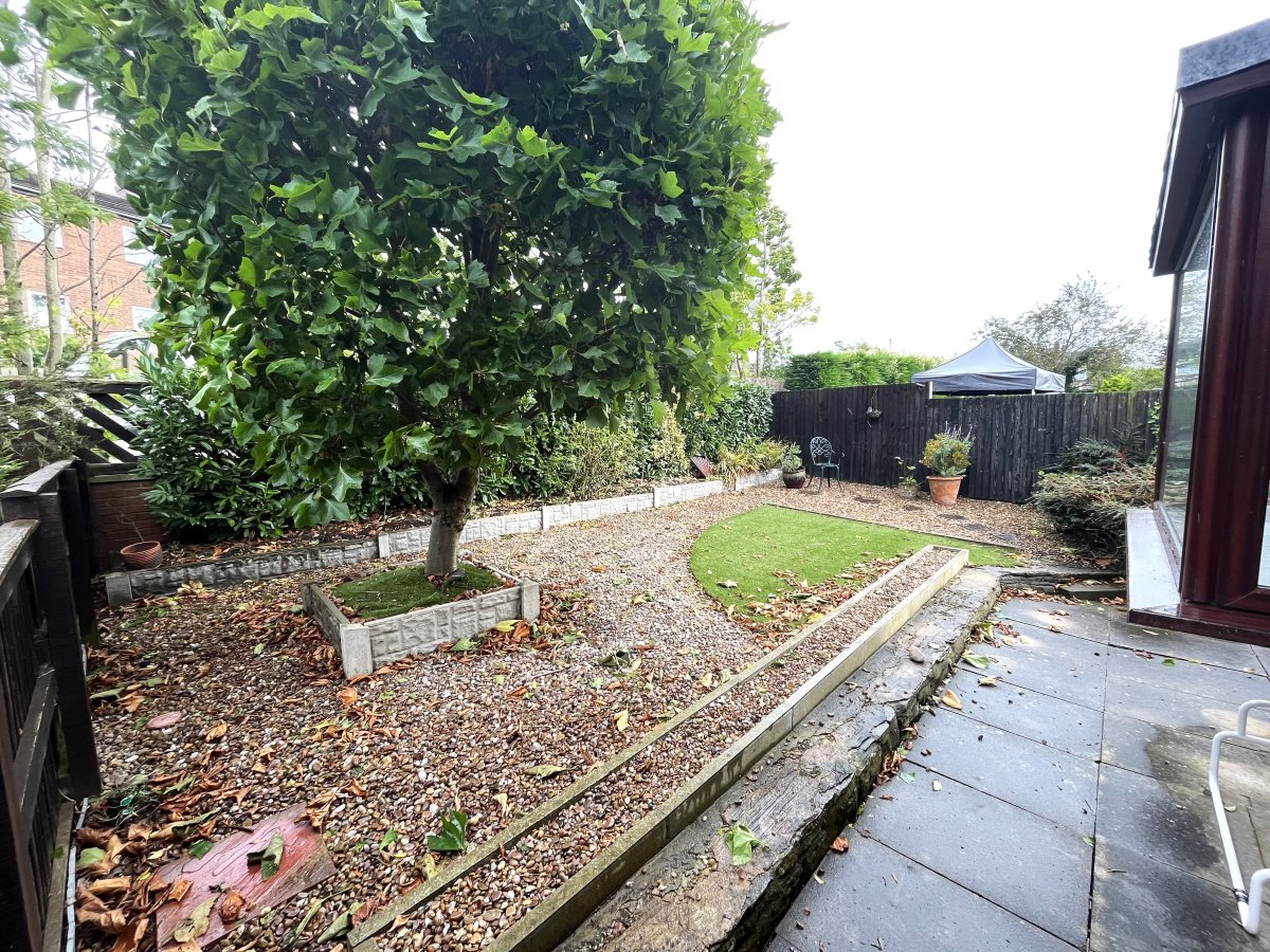 9 Turn O the Nook Ossett  WF5 8HA image 11