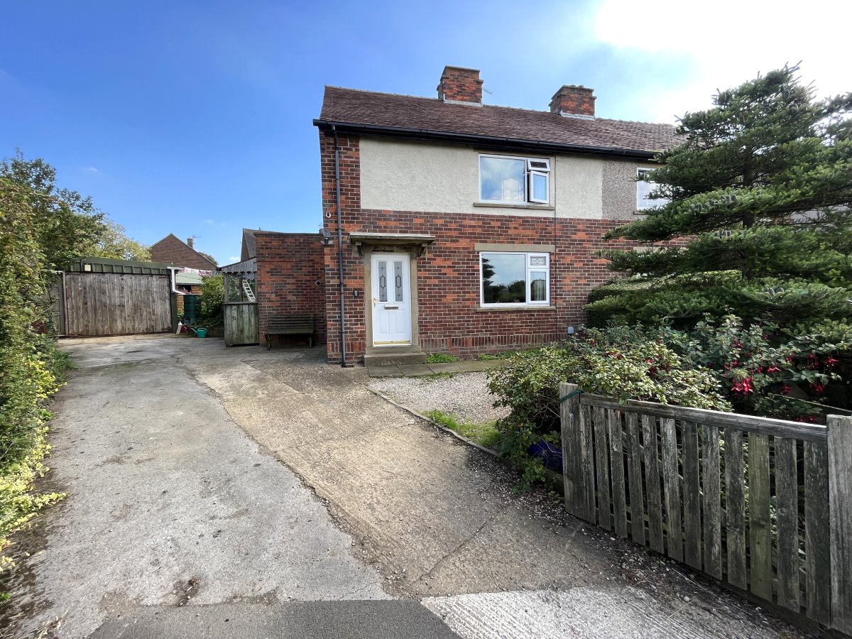 32 Back Lane Grange Moor Wakefield WF4 4EJ image 0