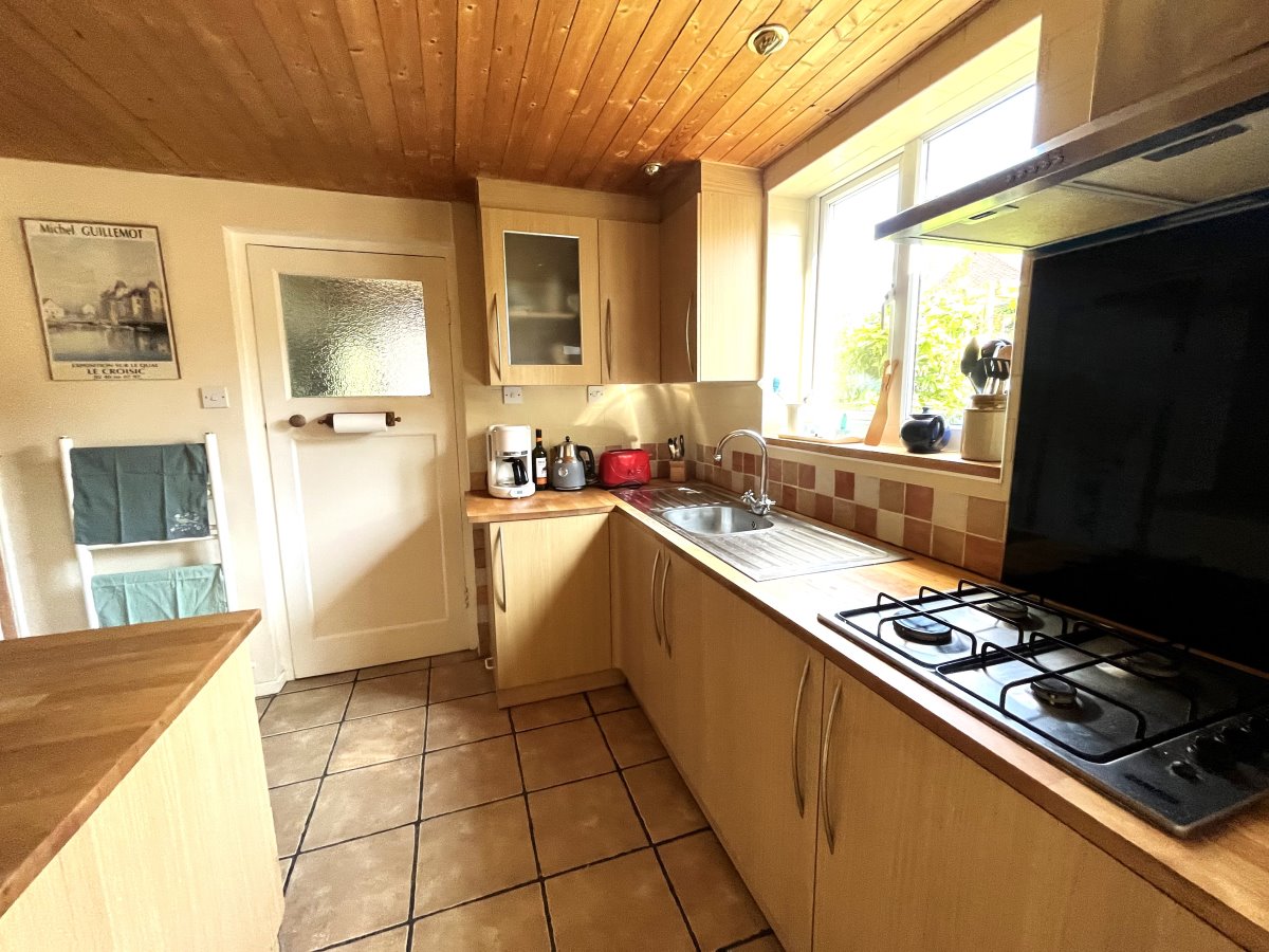 32 Back Lane Grange Moor Wakefield WF4 4EJ image 3