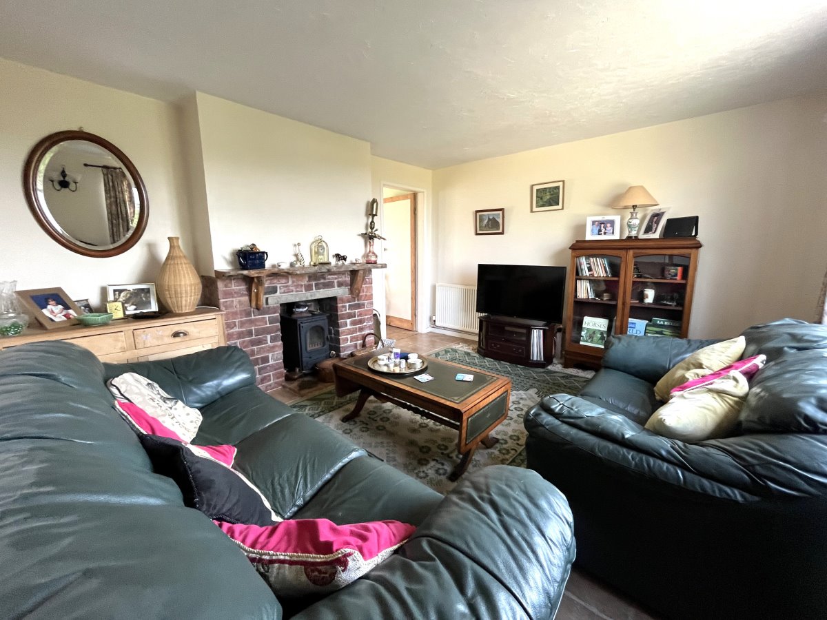 32 Back Lane Grange Moor Wakefield WF4 4EJ image 8