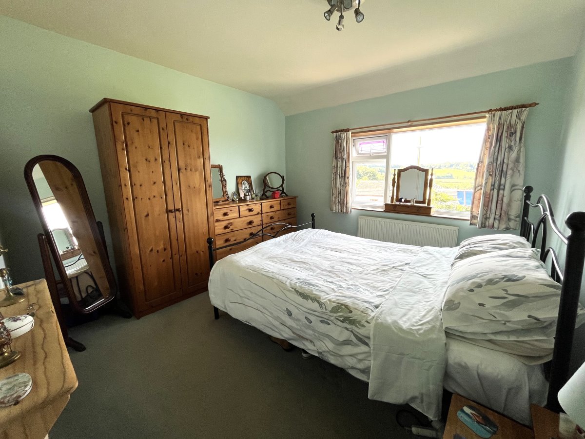 32 Back Lane Grange Moor Wakefield WF4 4EJ image 14