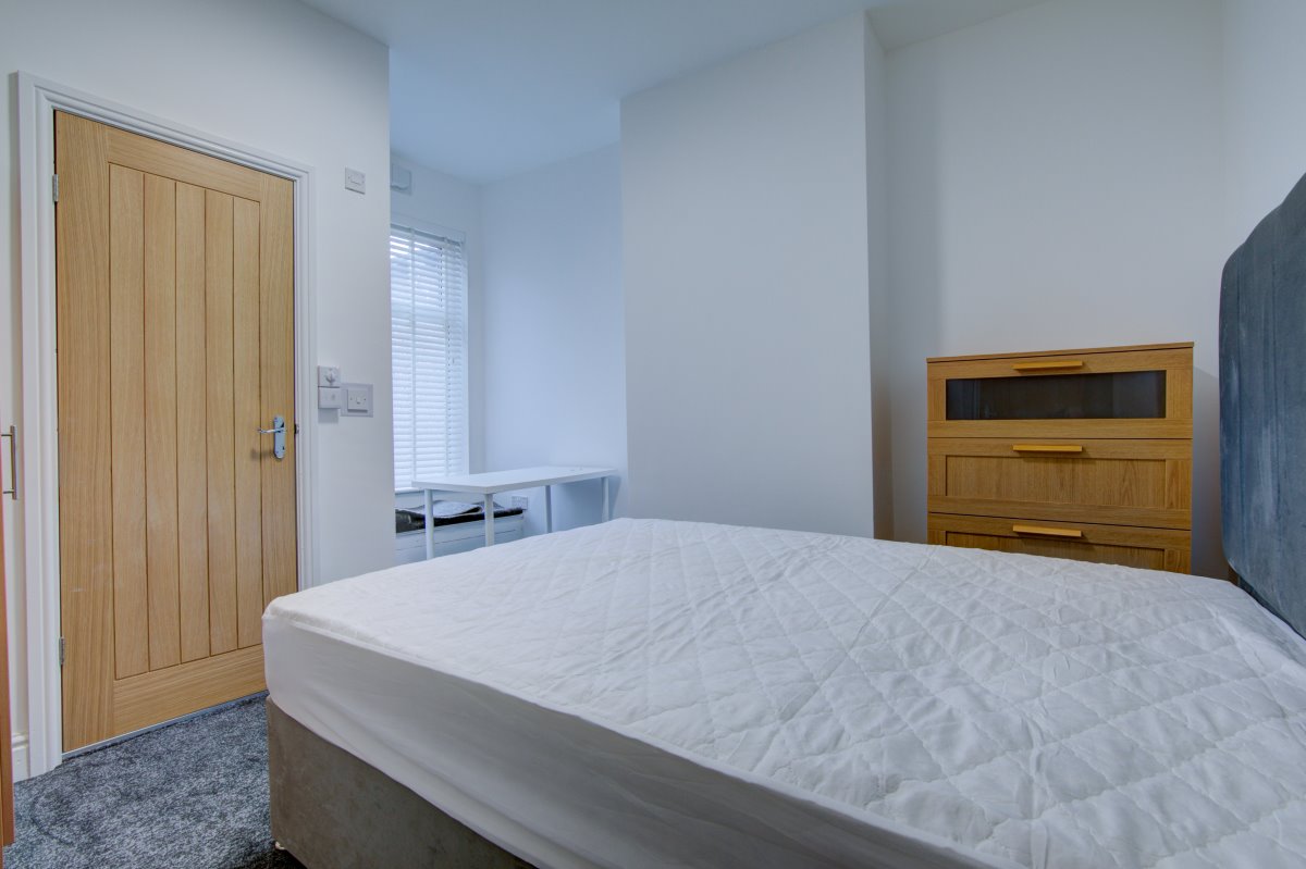 Room 1, 13 Oxford Road St Johns Wakefield WF1 3LB image 9