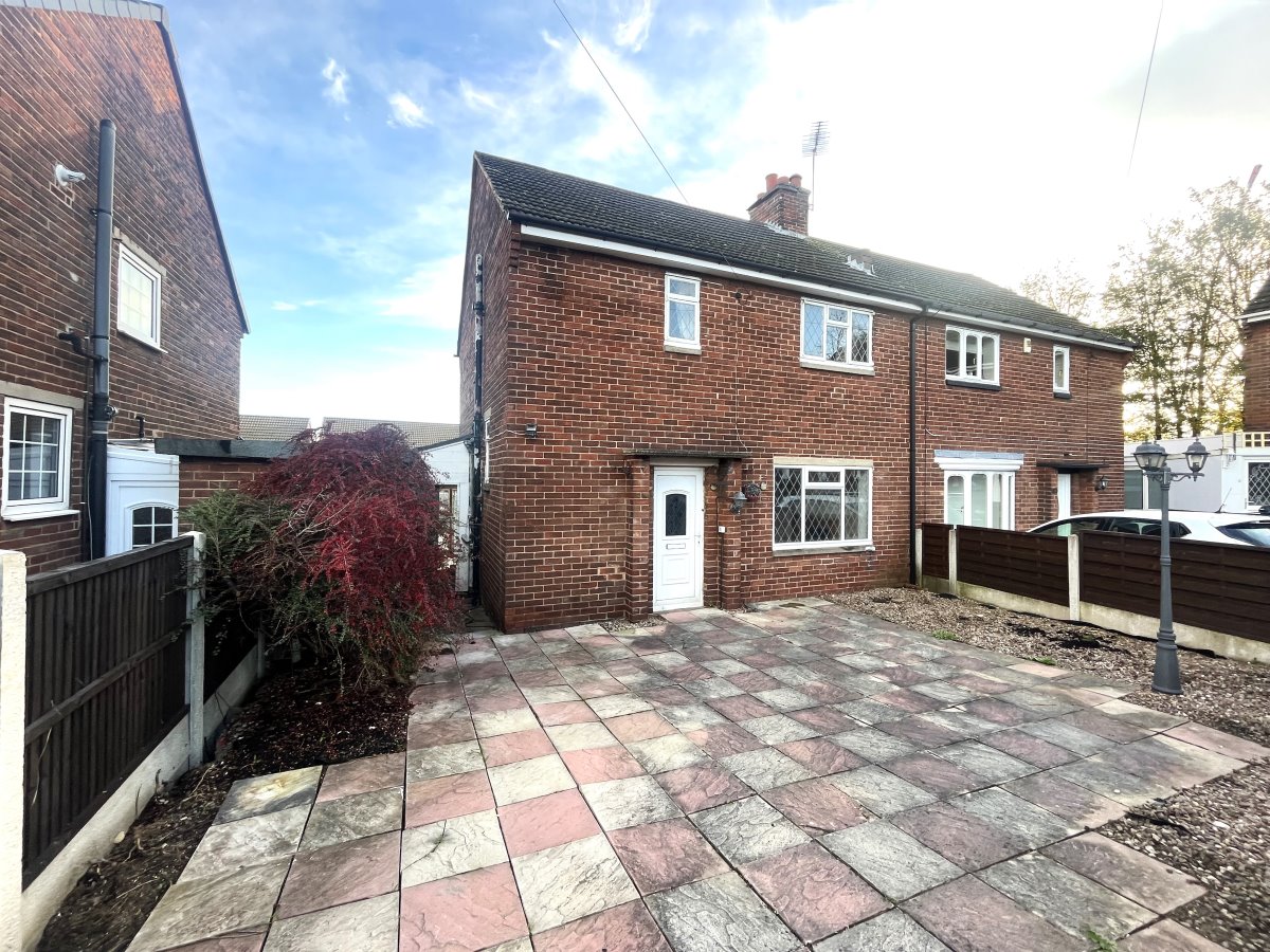 15 Queensway Royston Barnsley S71 4JE image 0