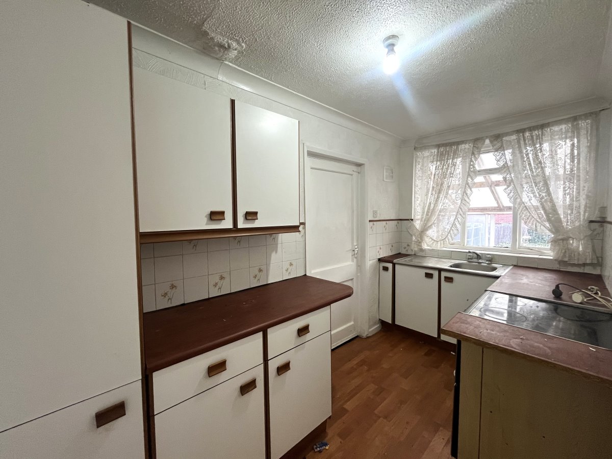 15 Queensway Royston Barnsley S71 4JE image 2
