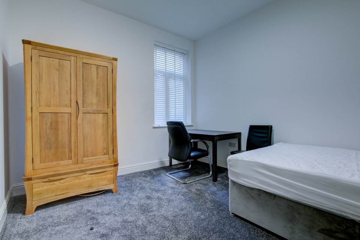 Room 2, 13 Oxford Road St Johns Wakefield WF1 3LB image 0