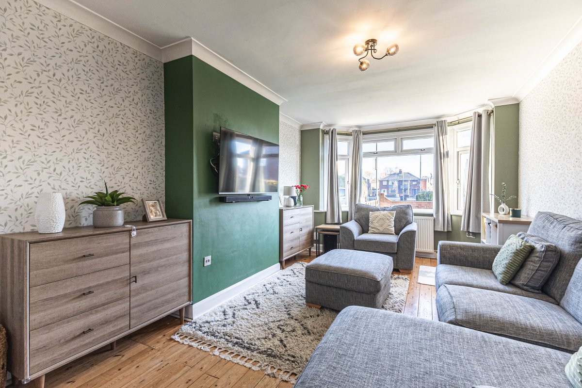 24 Sandyacres Leeds  LS26 0LY image 1