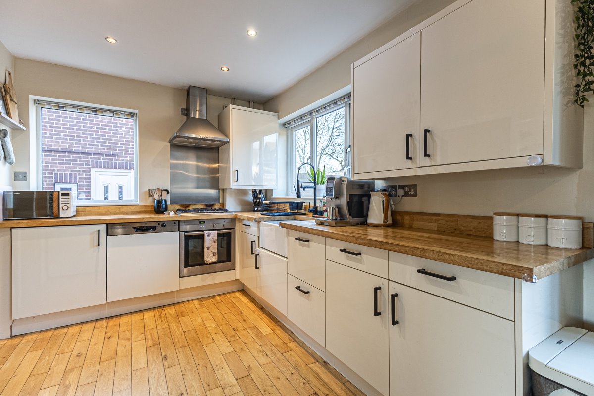24 Sandyacres Leeds  LS26 0LY image 2