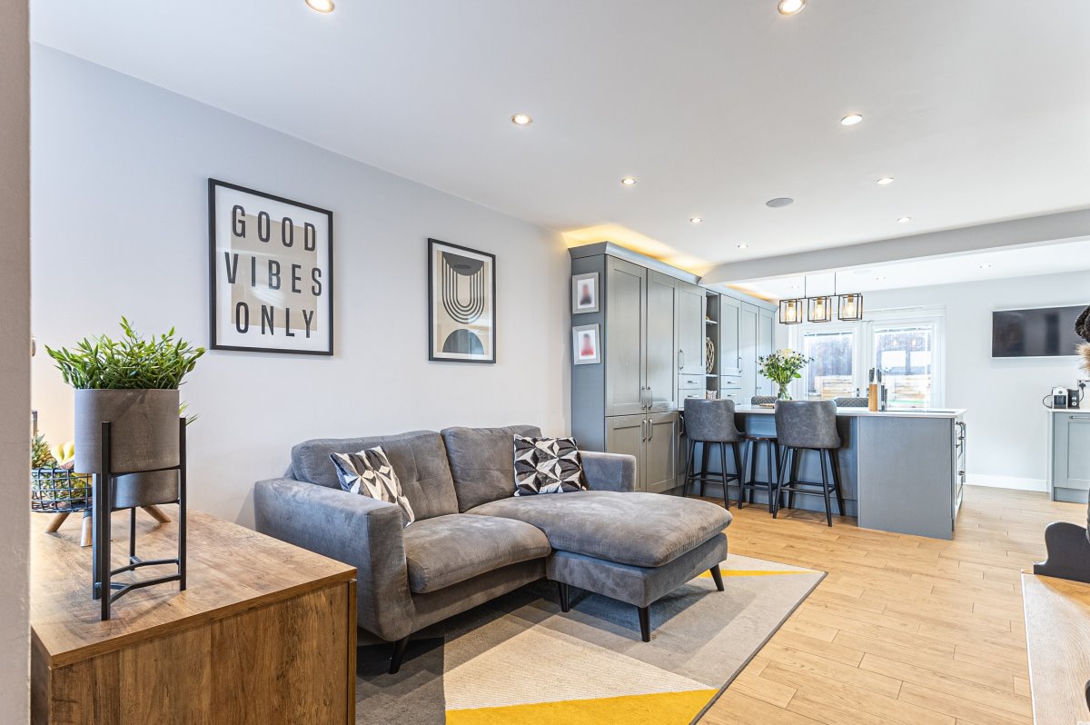 27 Rock House Way Ossett  WF5 0BG image 2