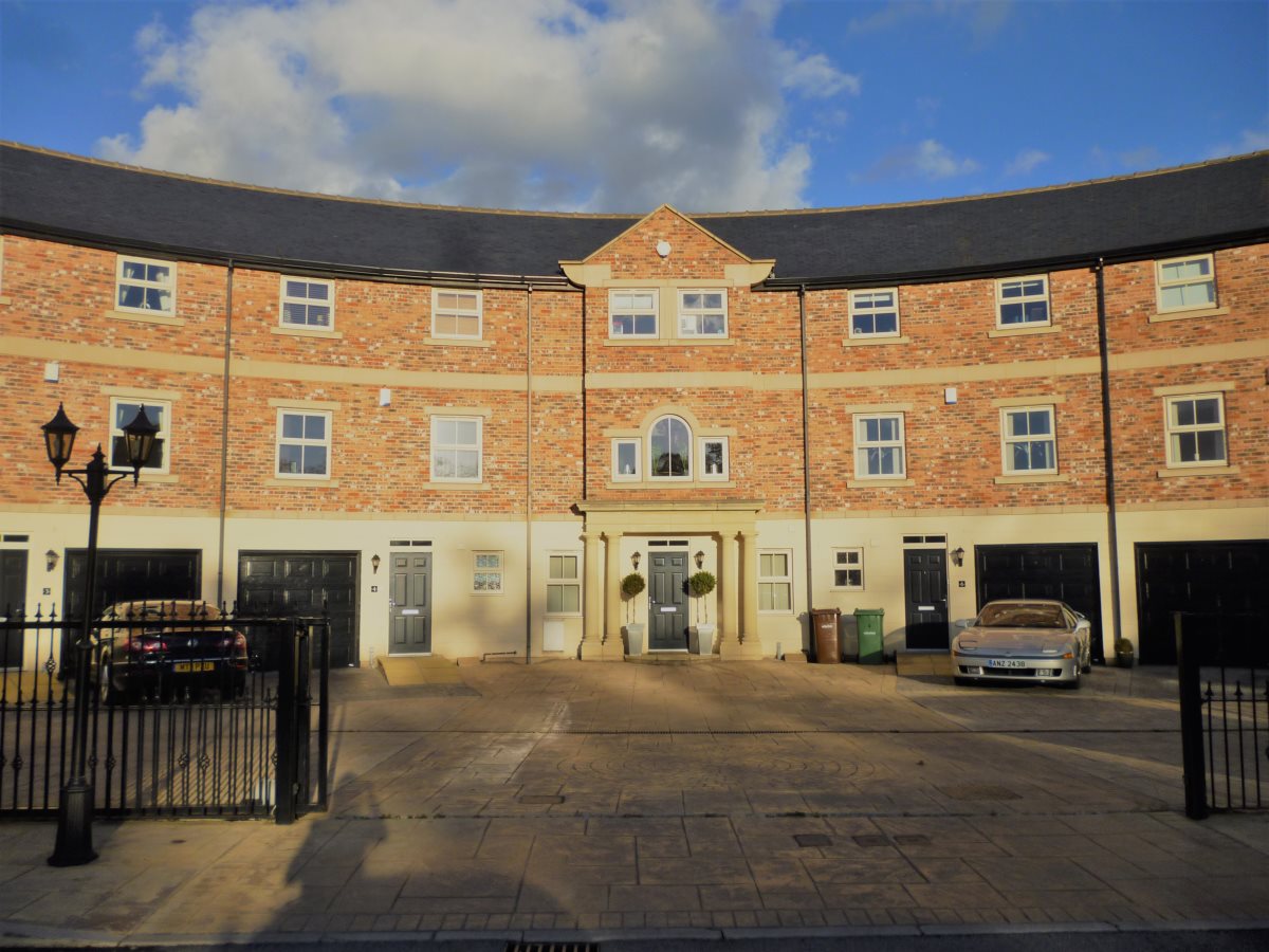 3 Brook Crescent Wakefield  WF1 5PB image 0