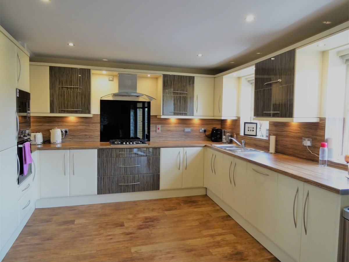 3 Brook Crescent Wakefield  WF1 5PB image 1