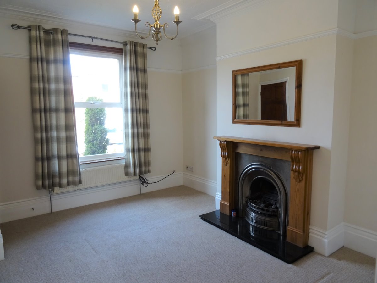 71 Cliff Road Crigglestone  WF4 3EH image 1