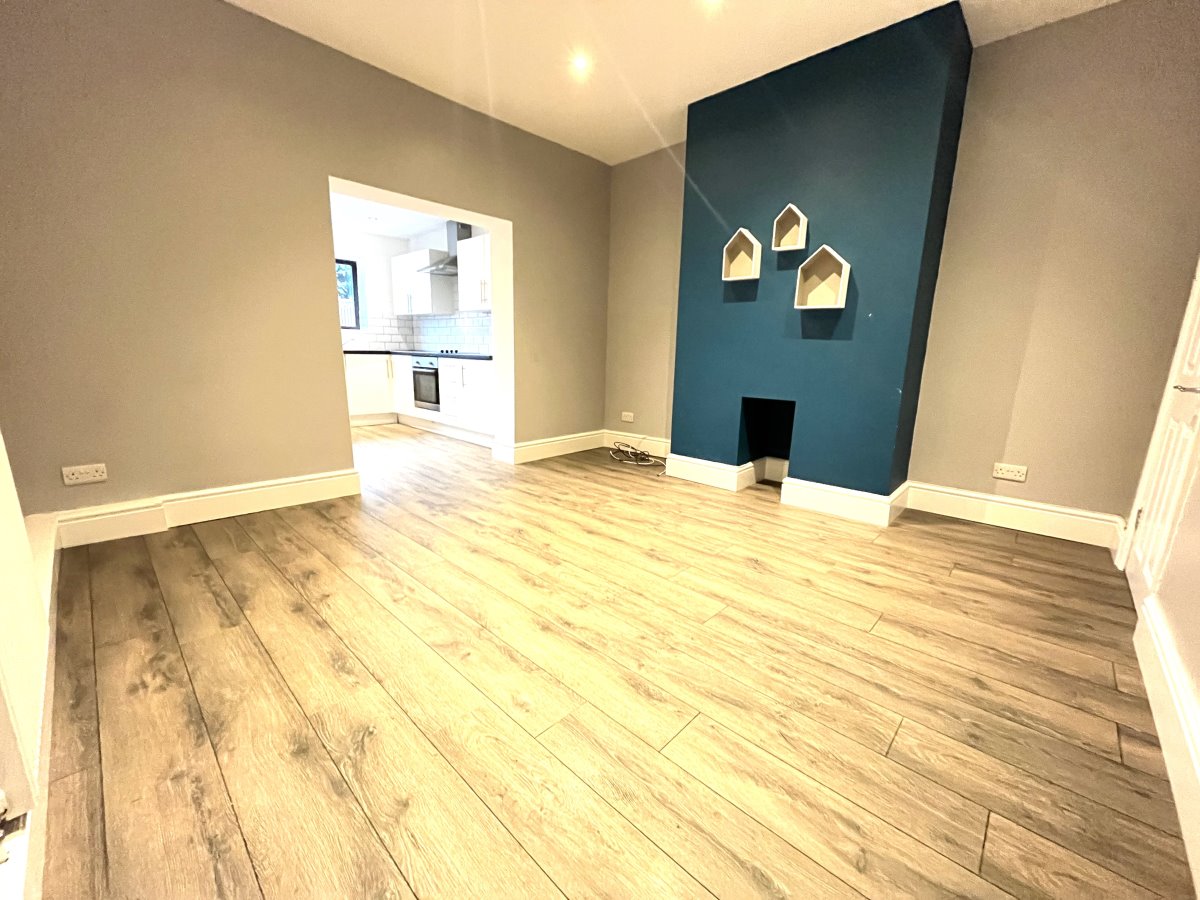 6 Longfield Terrace  Wakefield WF2 9PR image 2