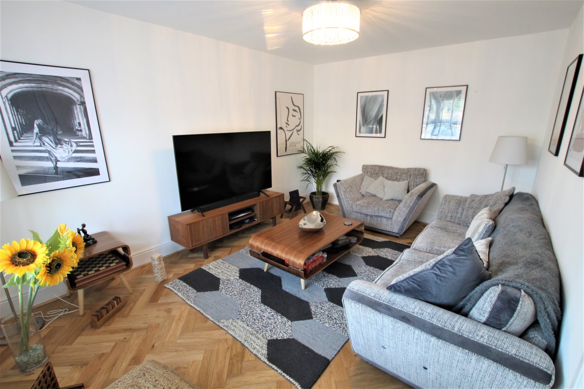 Room 2, 5 Cartwright Drive Wakefield  WF1 3FG image 1