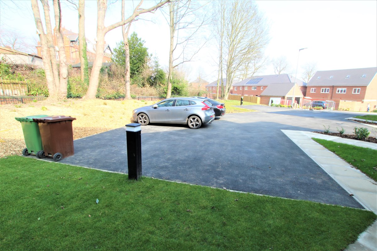 Room 2, 5 Cartwright Drive Wakefield  WF1 3FG image 14
